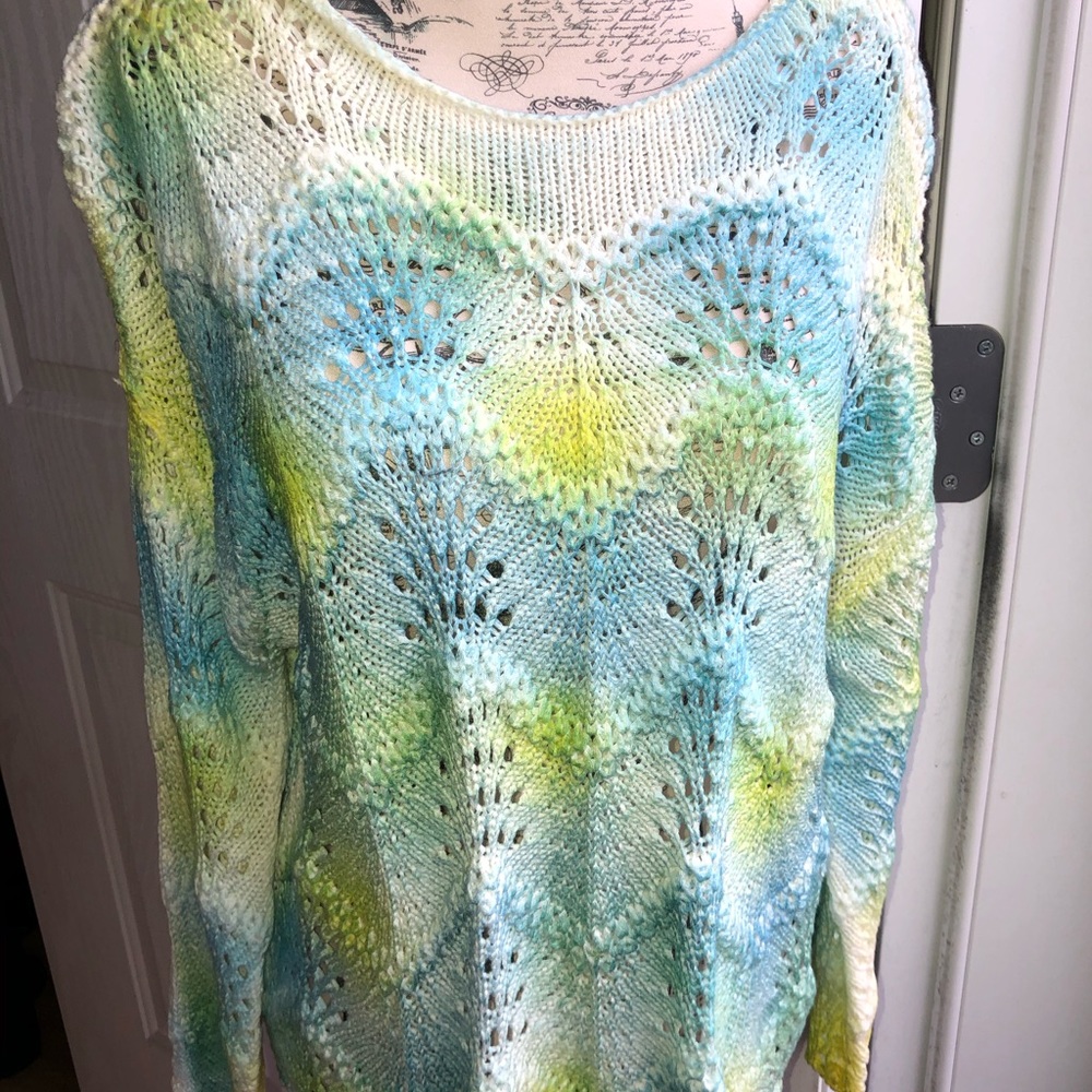 Long sleeve cotton knit pullover top